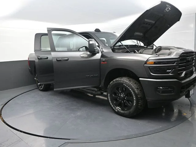 New 2026 Granite Crystal Metallic Clear-Coat Exterior Paint RAM Laramie image 30