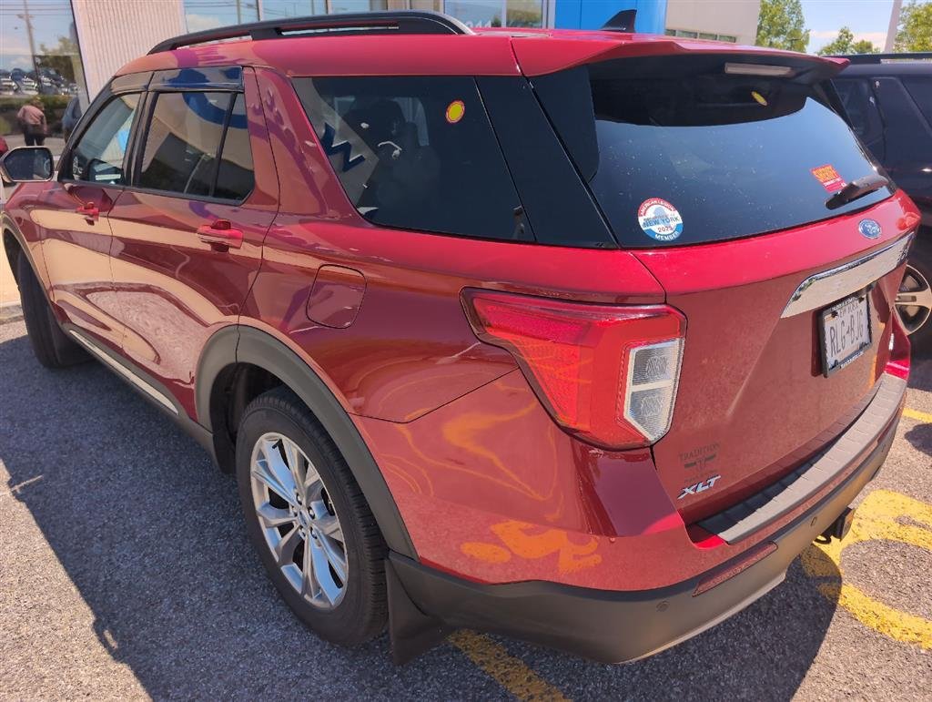 Used 2023 Rapid Red Metallic Tinted Clearcoat Ford XLT image 5