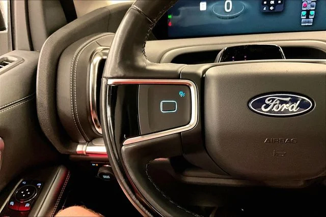 Used 2025 Space Silver Metallic Ford Platinum image 28