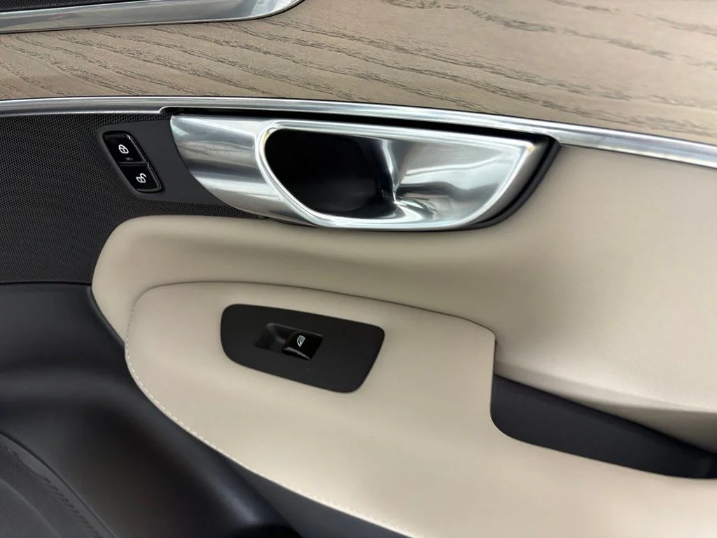 New 2026 Crystal White Volvo Plus image 13
