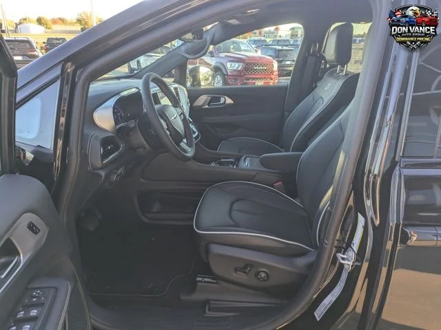 2026 Chrysler Pacifica Limited - Photo 11