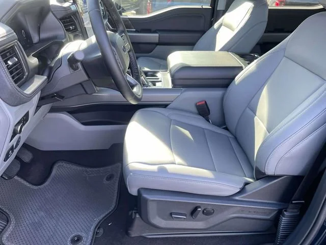 2025 Ford F-150 Lightning Flash - Photo 20