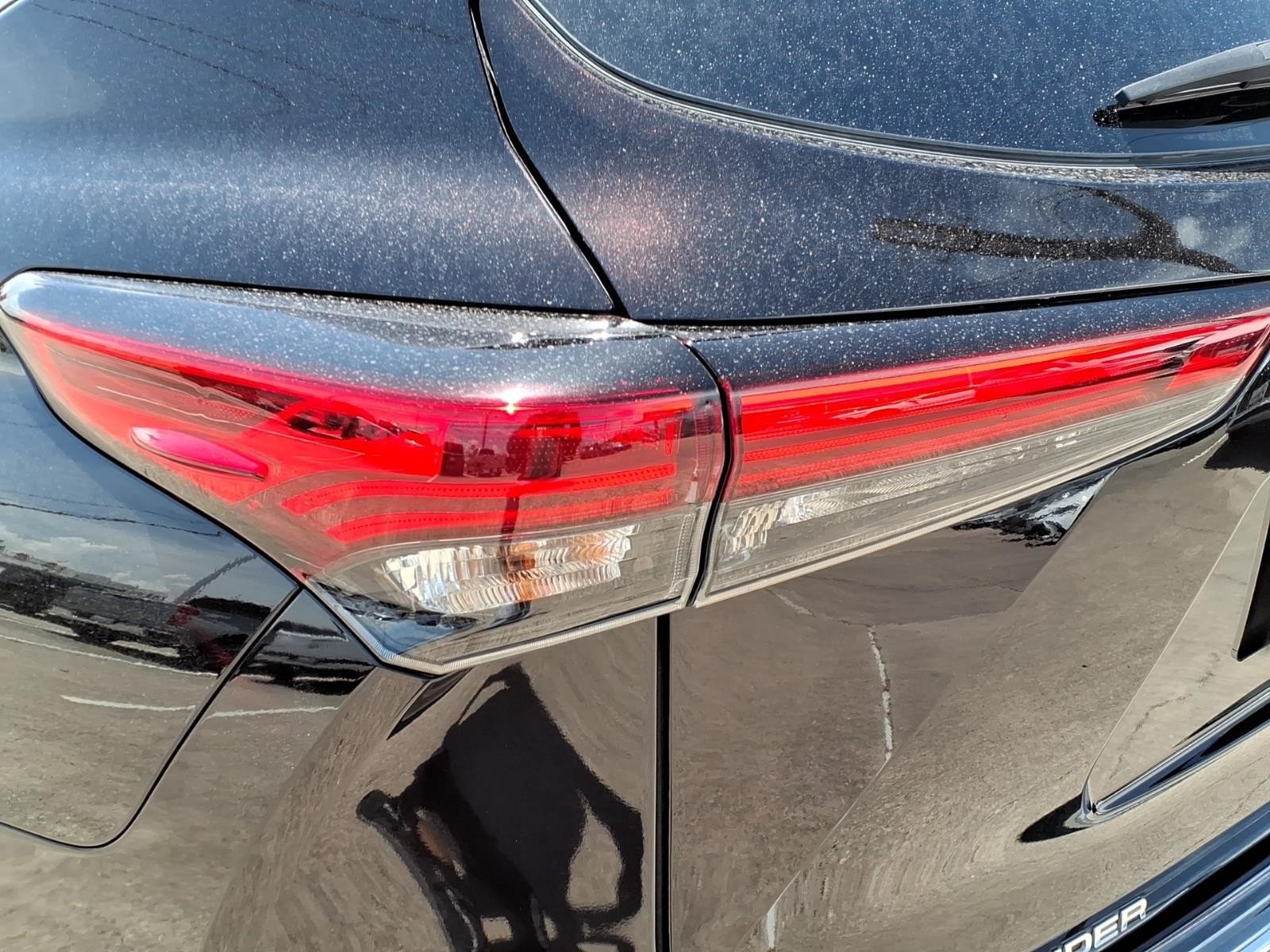 2021 Toyota Highlander Hybrid Platinum Black at Mac Haik CDJR North Houston