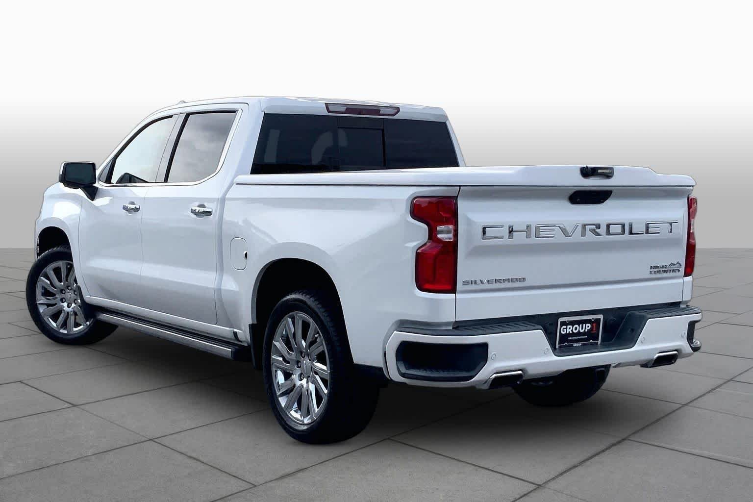Used 2019 Iridescent Pearl Tricoat Chevrolet High Country image 11