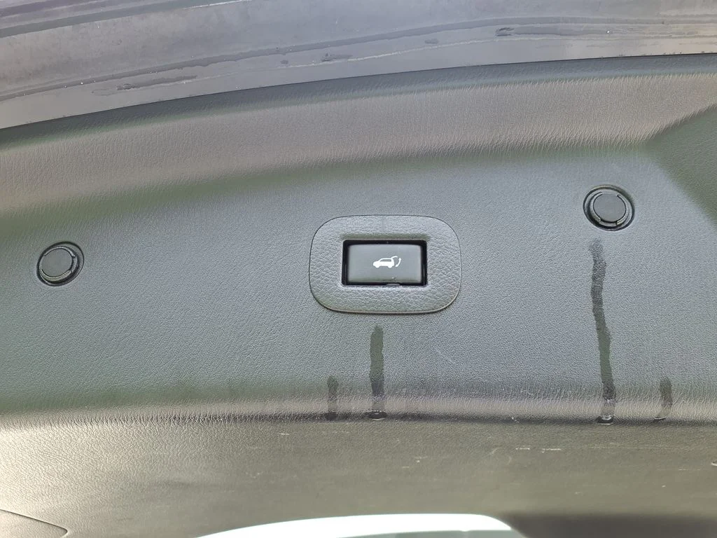 Used 2019 Black INFINITI LUXE image 16