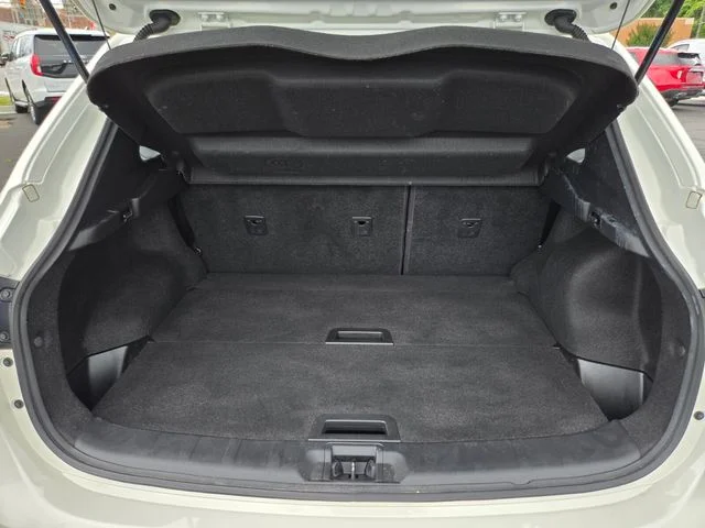 Used 2018 White Nissan  image 17
