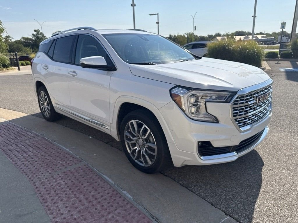 Used 2024 White GMC Denali image 3