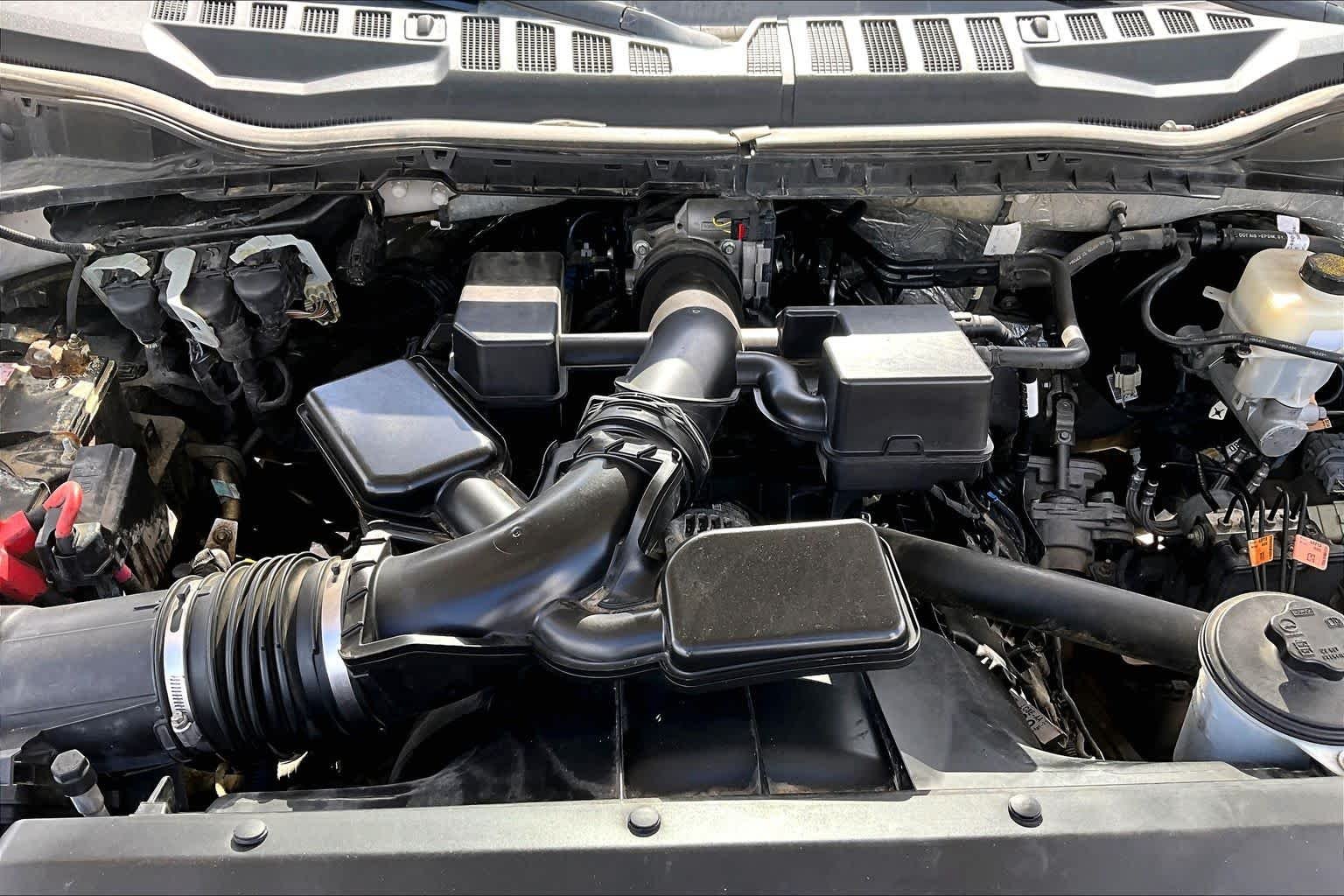 Used 2020 Oxford White Ford LARIAT image 32
