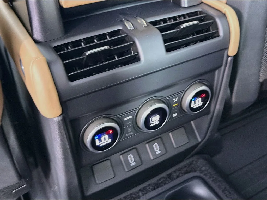 New 2026 Fuji White Land Rover X-Dynamic SE image 27