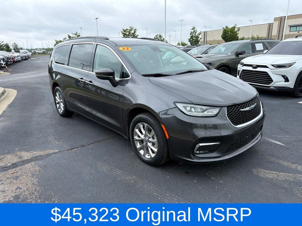 2022 Chrysler Pacifica Touring L's photo