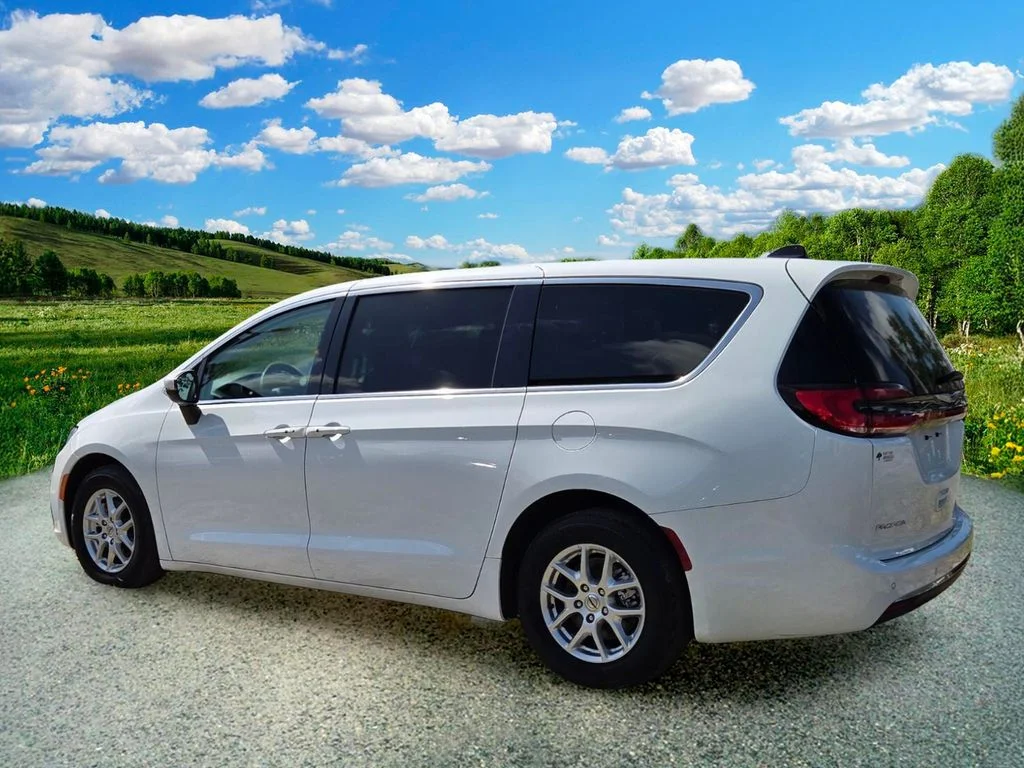 Used 2023 White Chrysler Touring L image 4