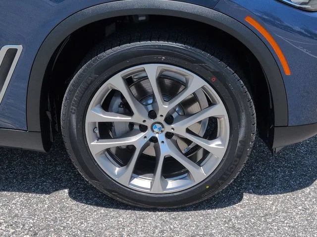 Used 2021 Blue BMW sDrive40i image 11