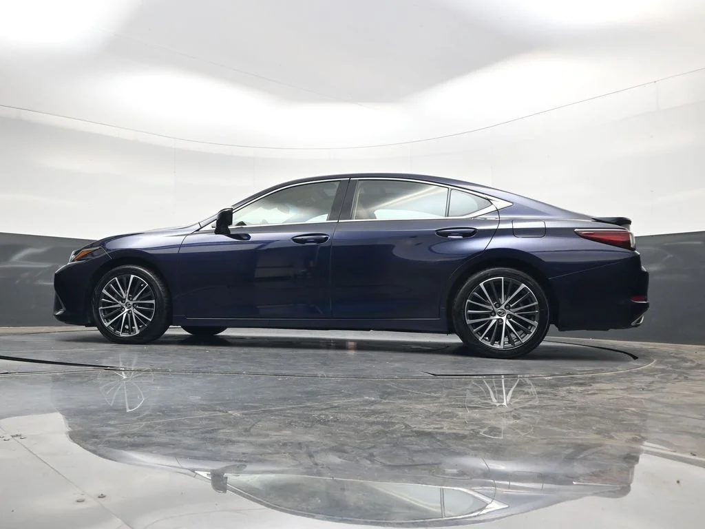 Used 2023  Lexus 350 image 44