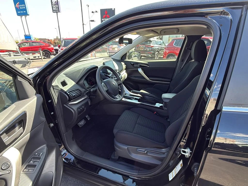 New 2026 Labrador Black Pearl Mitsubishi ES image 11