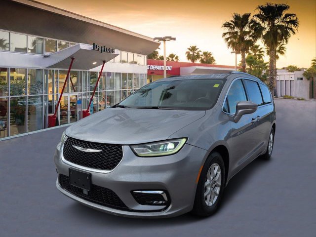 Used 2021 Silver Chrysler Touring L image 7
