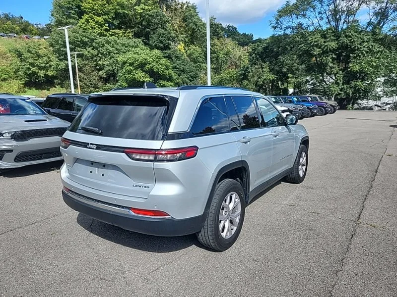 Used 2022 Silver Jeep Limited image 8