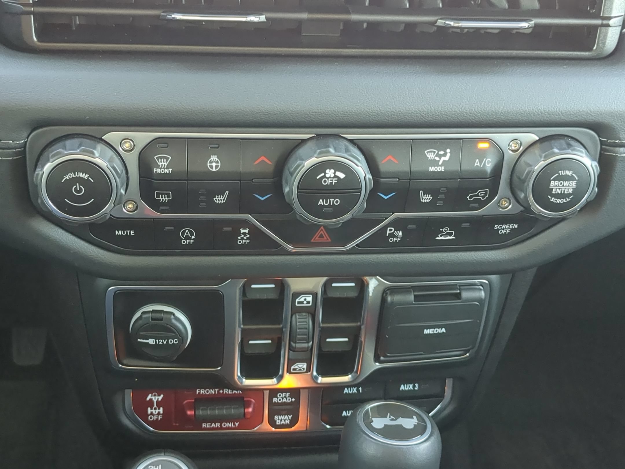 Used 2025 Fathom Blue Pearlcoat Jeep Rubicon image 25