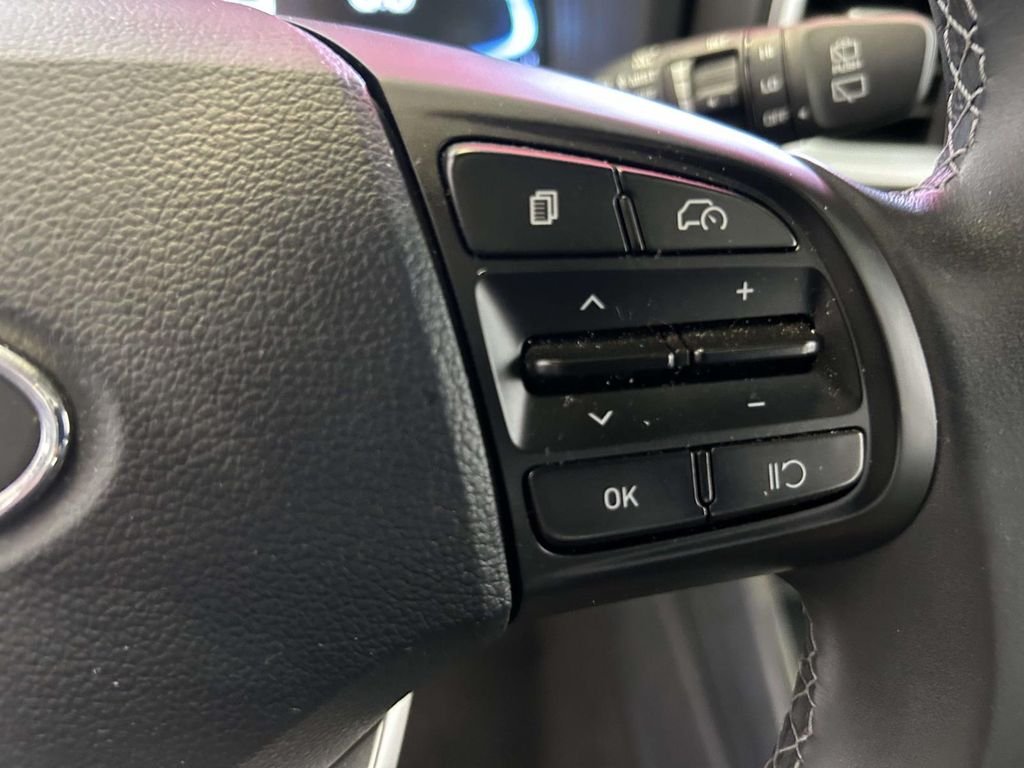Used 2025 Silver Hyundai SEL image 21