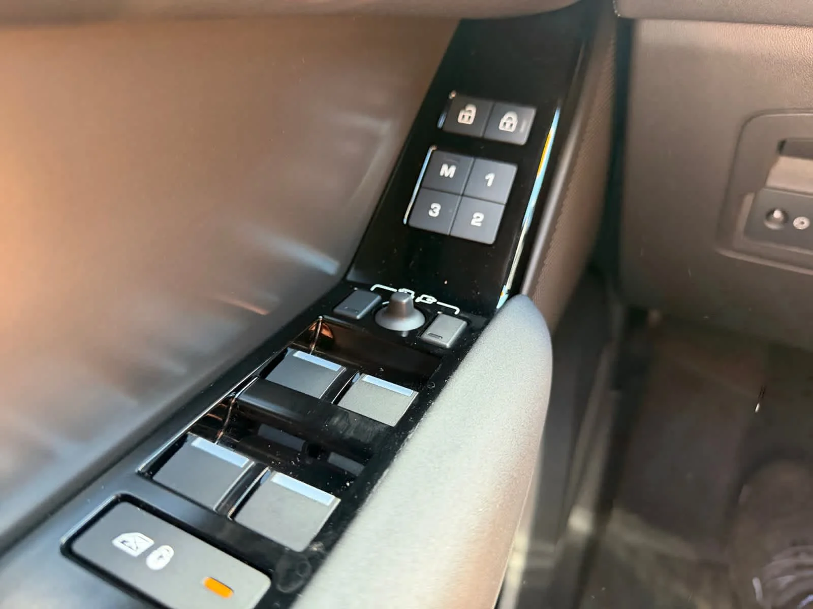 2025 Land Rover Range Rover Velar Dynamic SE - Photo 29
