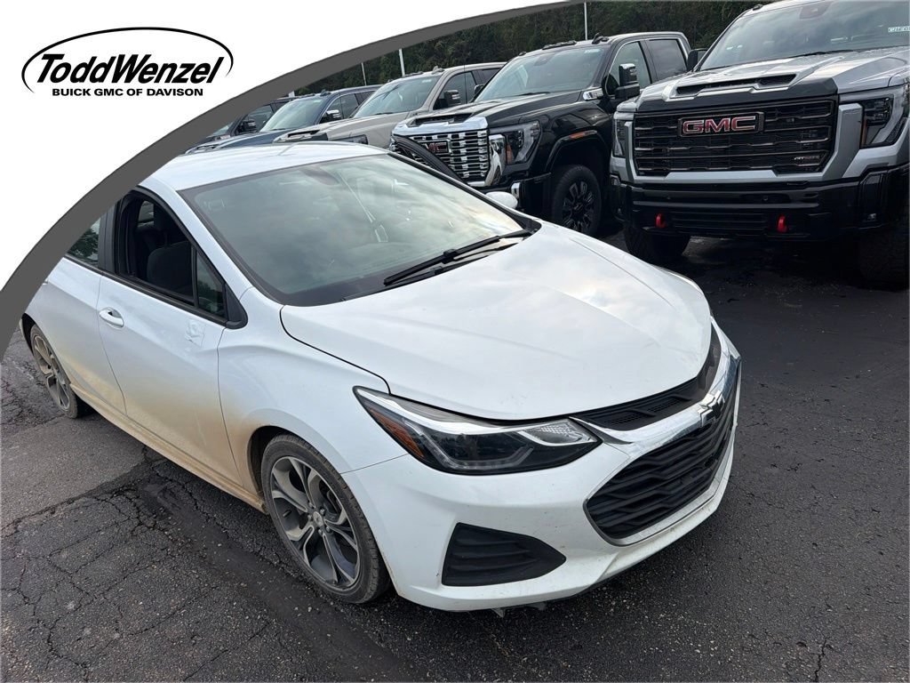 Used 2019 SUMMIT WHITE Chevrolet LT image 1