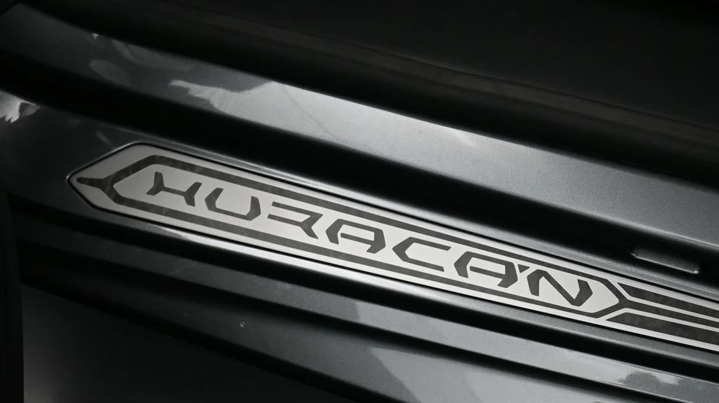 Used 2022  Lamborghini Base image 21
