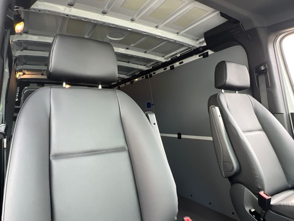 New 2026 Arctic+White Mercedes-Benz Cargo 144 WB image 21