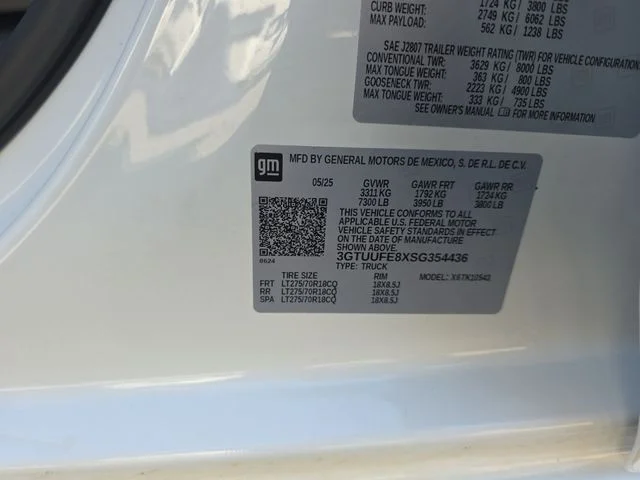 Used 2025 White GMC AT4X image 37