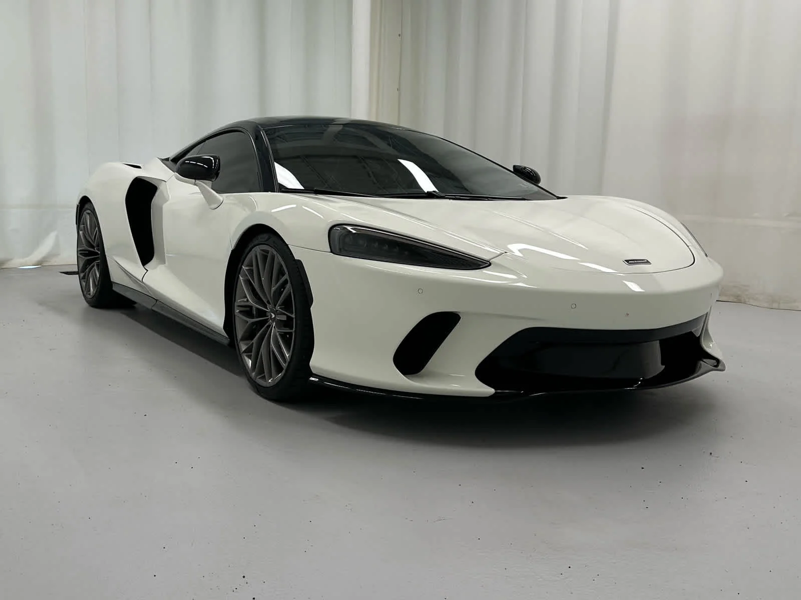 Used 2021 White McLaren  image 2