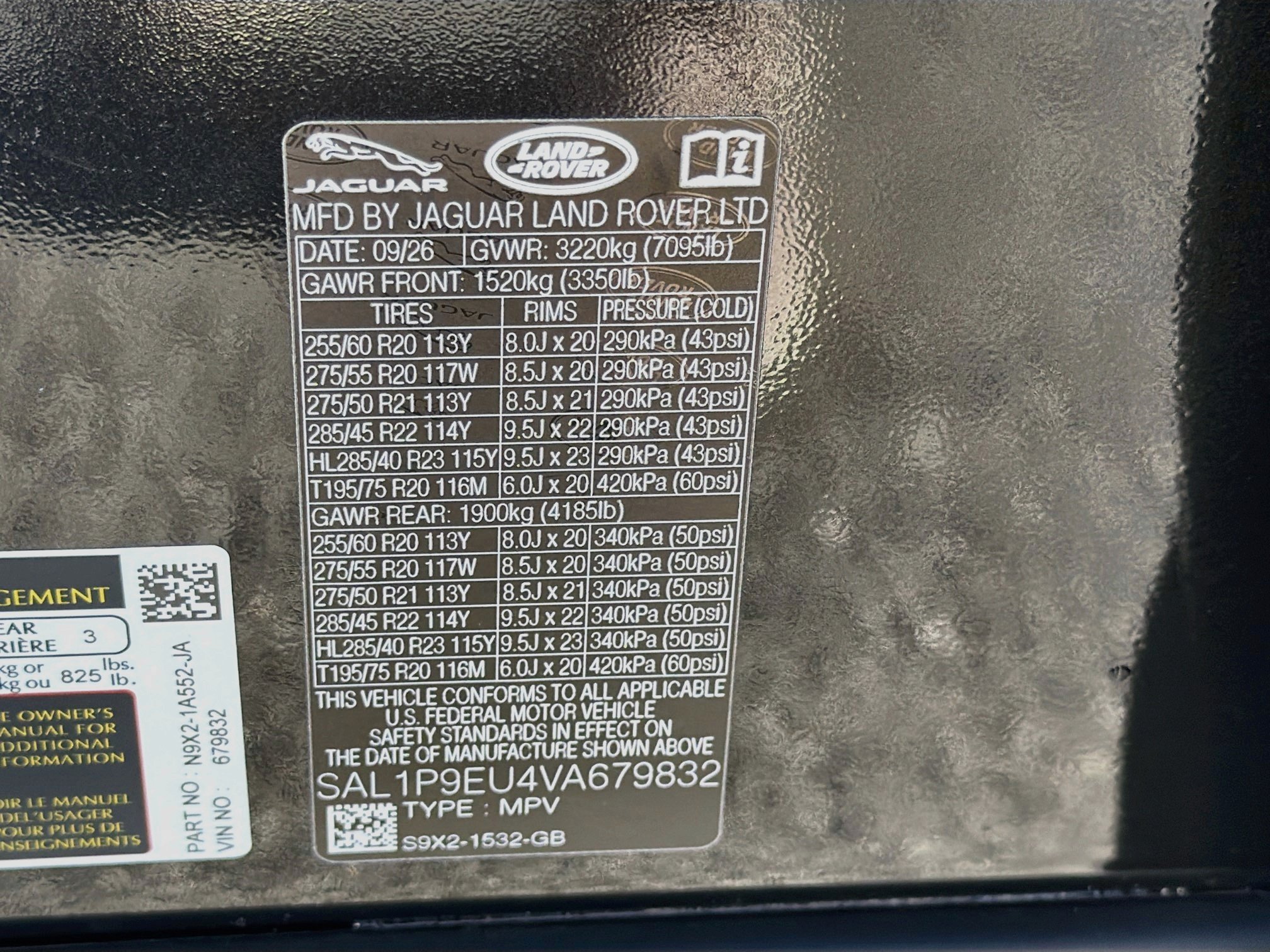 New 2027 Santorini Black LAND ROVER SE P360 image 43