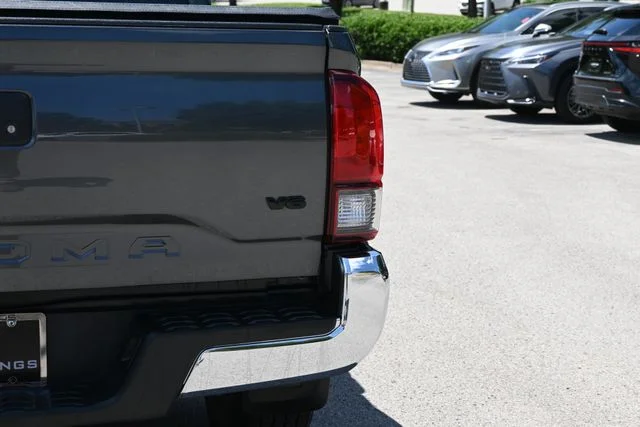 Used 2022 Gray Toyota SR5 image 6