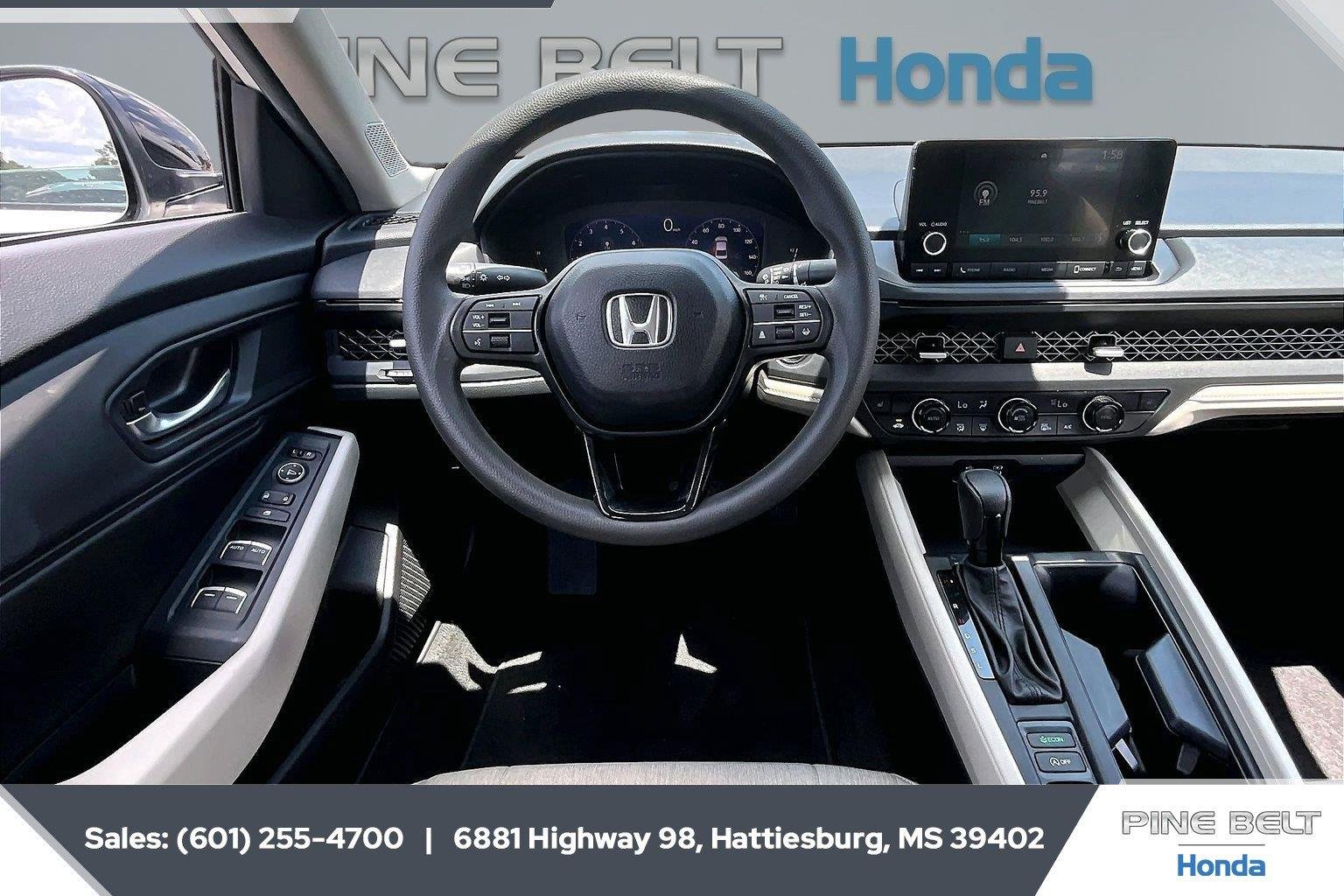 Used 2025 Platinum White Pearl Honda SE image 5