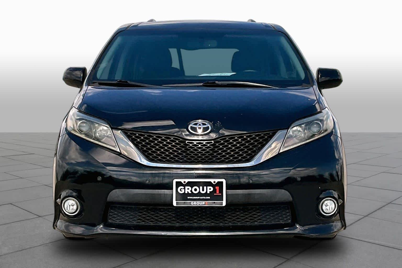Used 2017 Midnight Black Metallic Toyota SE image 4