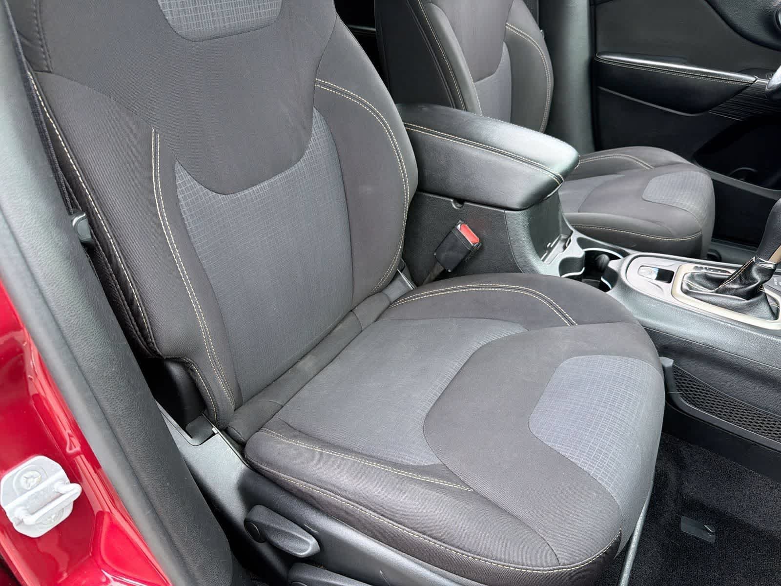 Used 2015 Deep Cherry Red Crystal Pearlcoat Jeep Latitude image 22