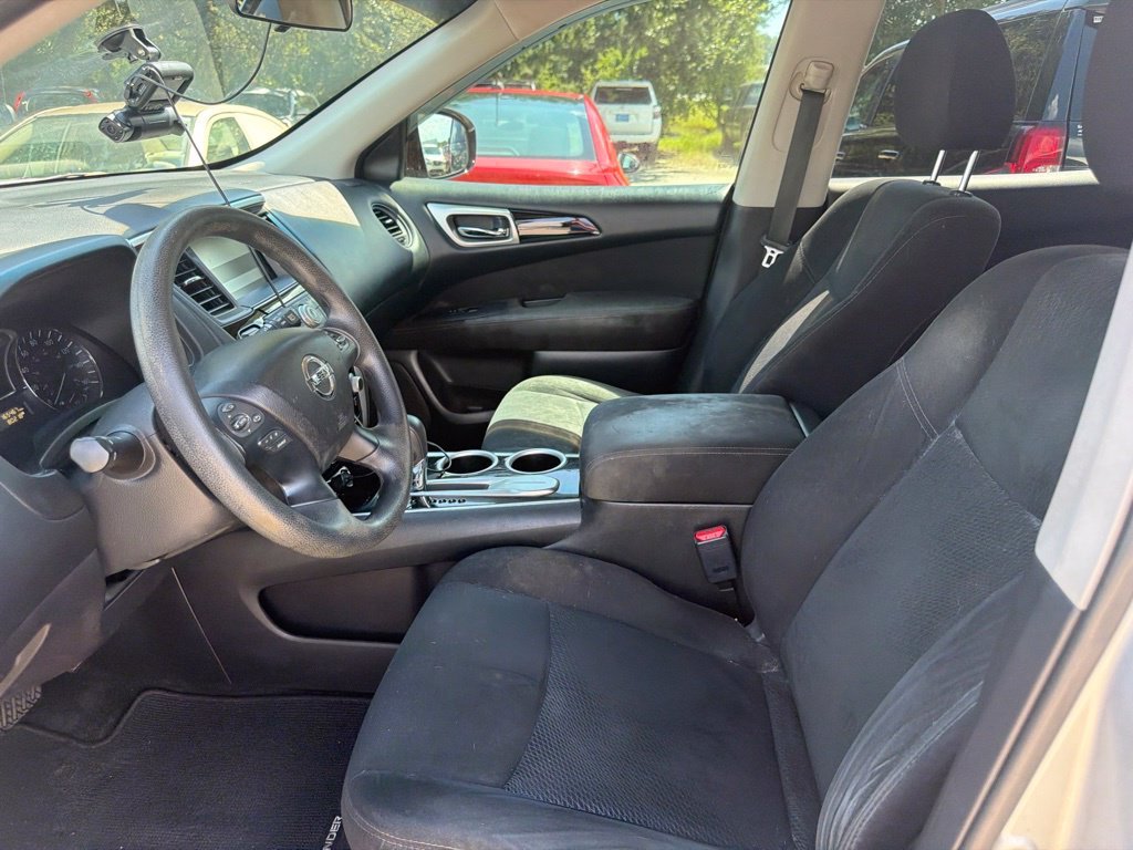 Used 2015 Silver Nissan S image 13