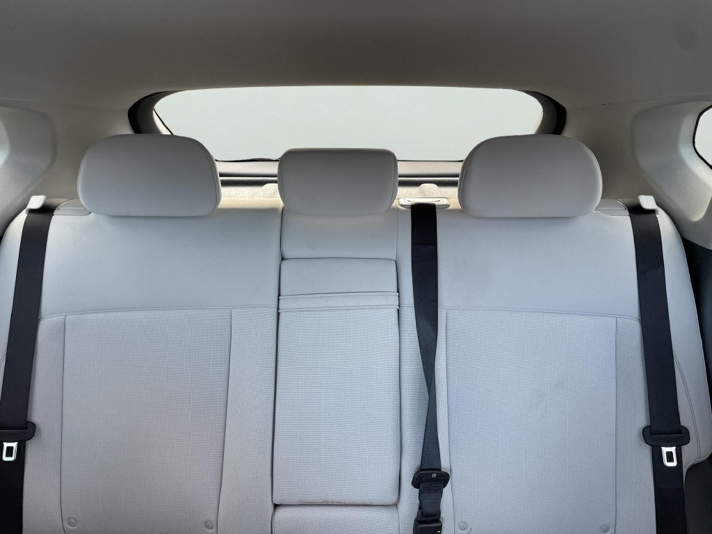 Used 2025 White Hyundai SEL image 19