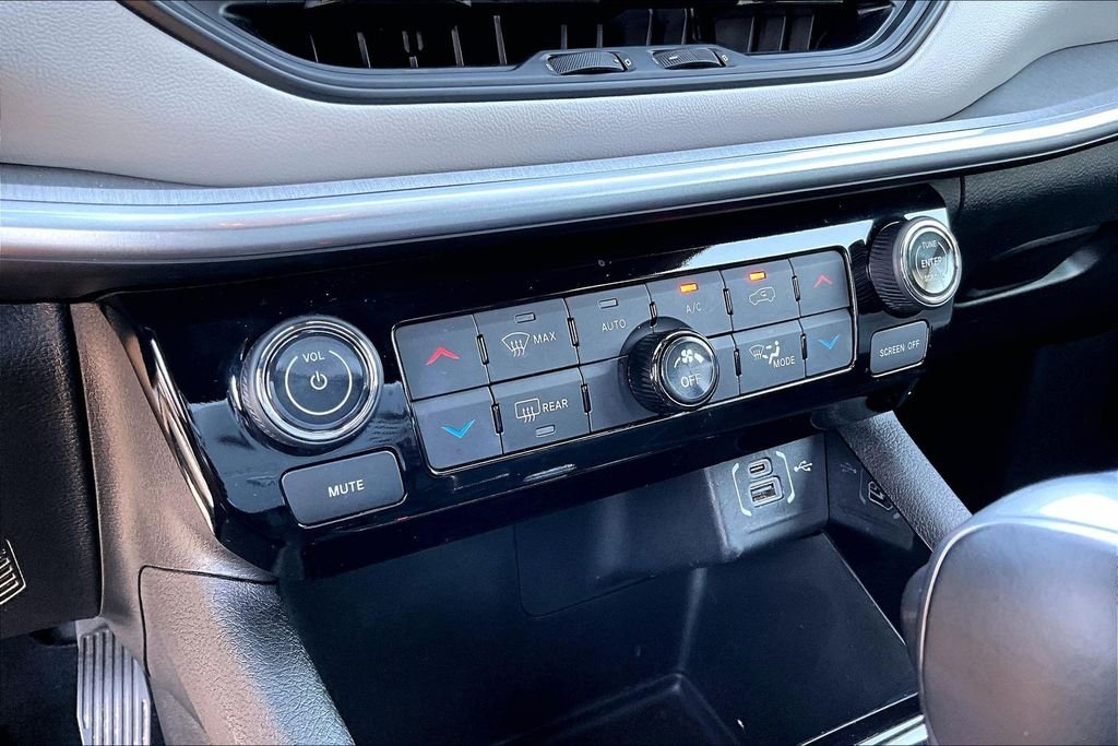 Used 2025 White Jeep Limited image 21