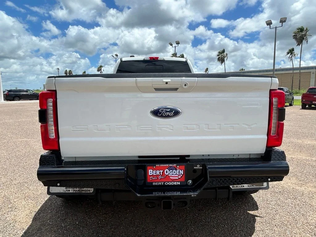 Used 2023 White Metallic Ford Lariat image 5