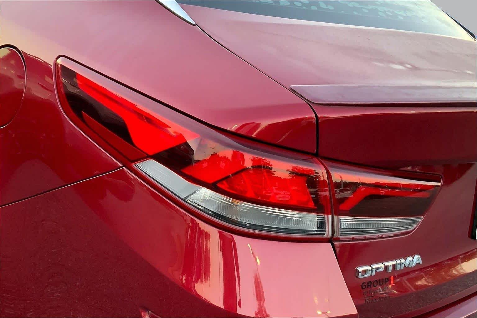 Used 2019 Passion Red Kia S image 25