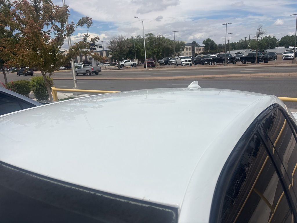Used 2015 White Chrysler S image 5
