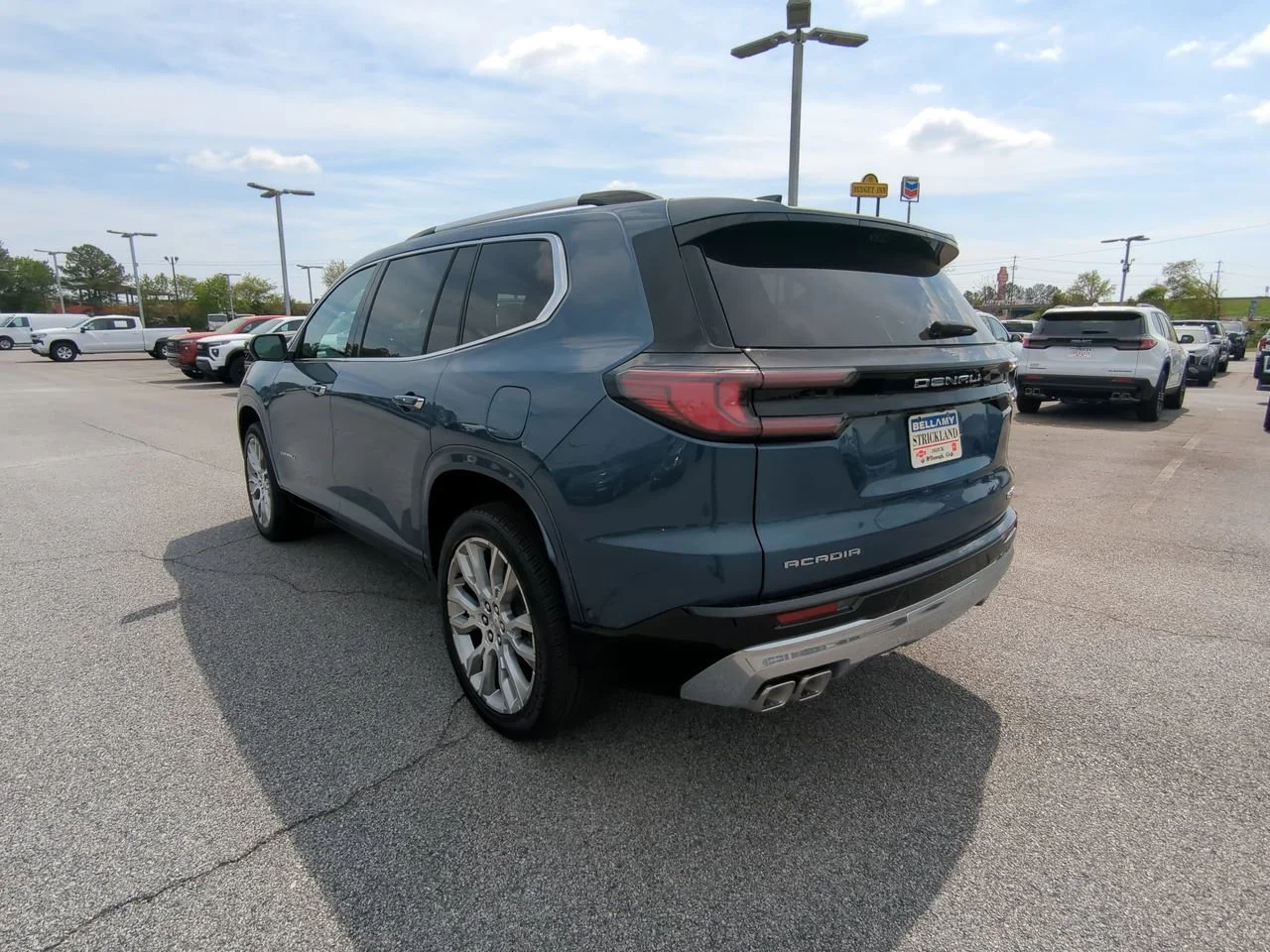 2026 GMC Acadia Denali - Photo 6