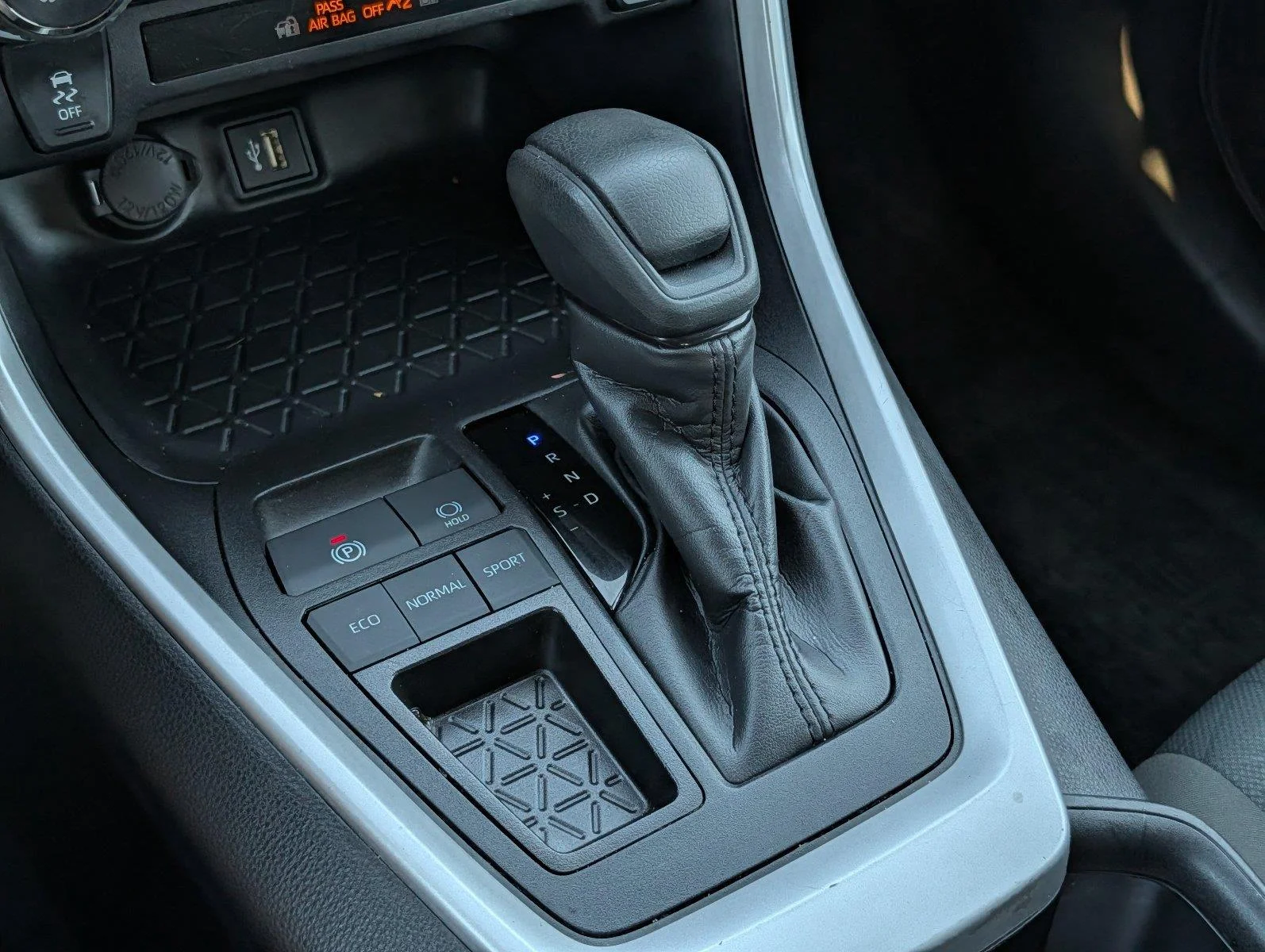 Used 2025 Midnight Black Metallic Toyota XLE image 20