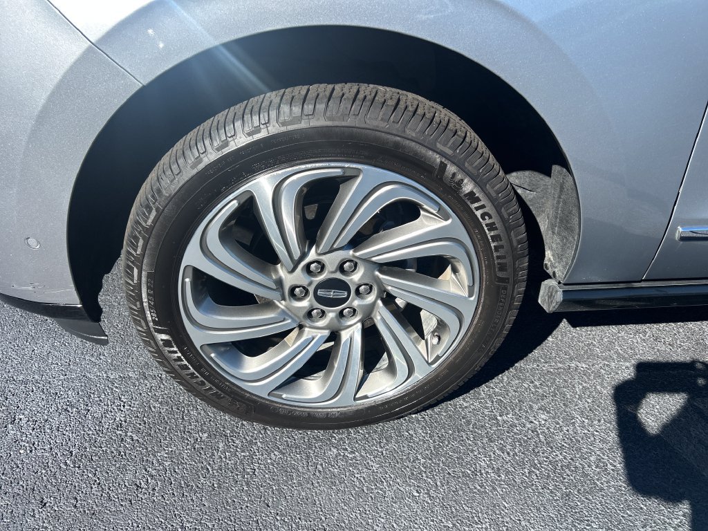 Used 2022 Silver Lincoln Reserve image 10