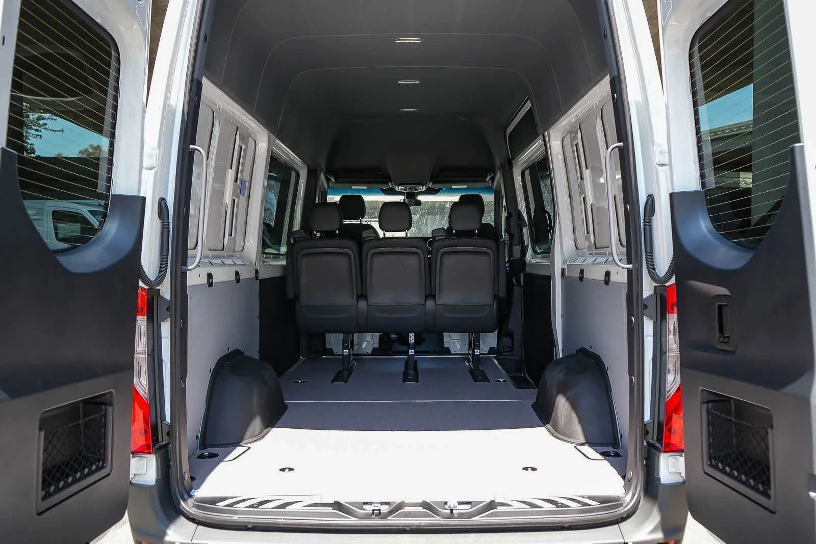 New 2026 Arctic White Mercedes-Benz Crew 144WB High Roof RWD 2.0L I4 Diesel Turbo HO image 33