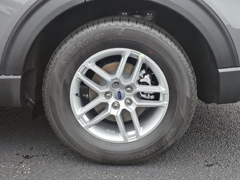 New 2027 Carbonized Gray Metallic Ford Active image 17