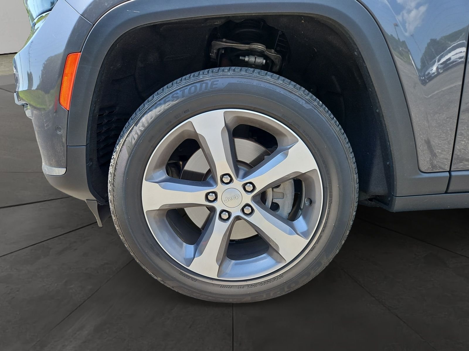 Used 2024 Gray Jeep Limited image 14