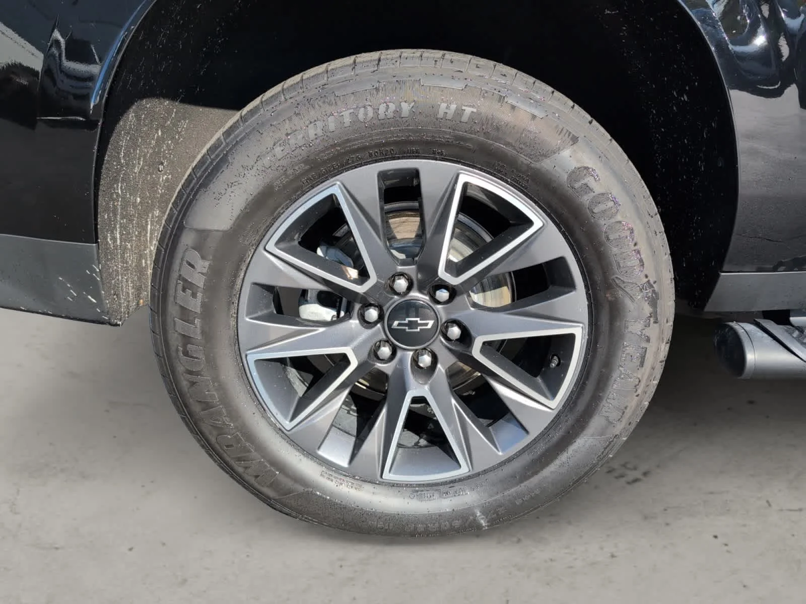 Used 2023 Black Chevrolet Z71 image 12