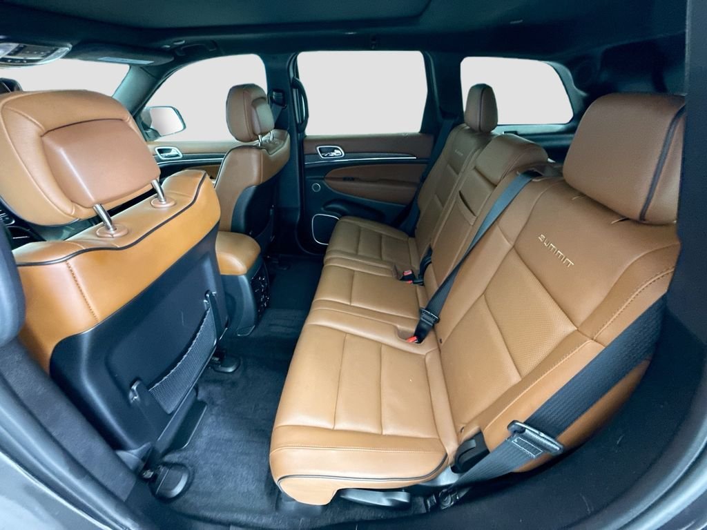 Used 2018 Crystal Metallic Jeep Summit image 19