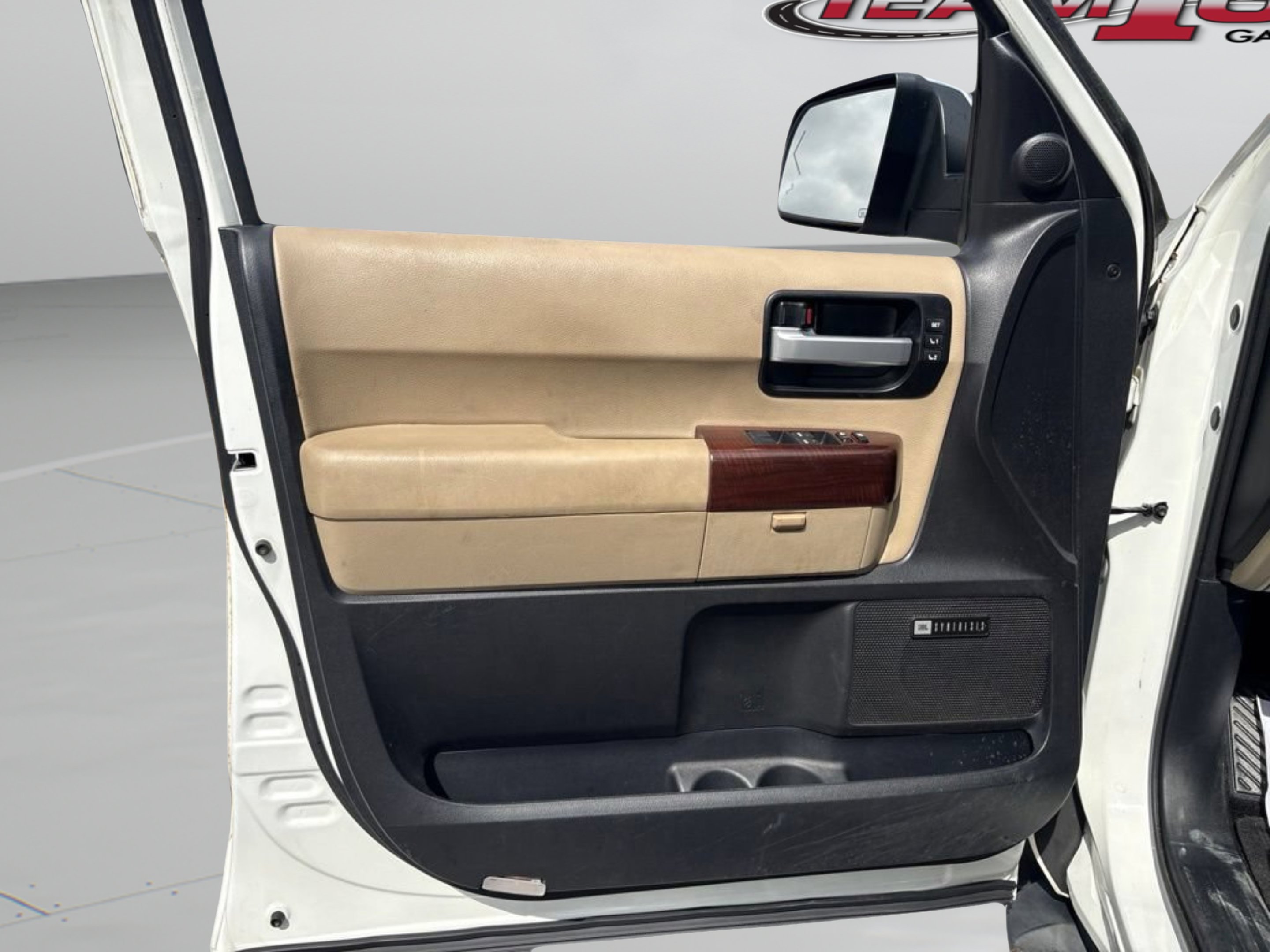 Used 2016 Blizzard Pearl Toyota Platinum image 26