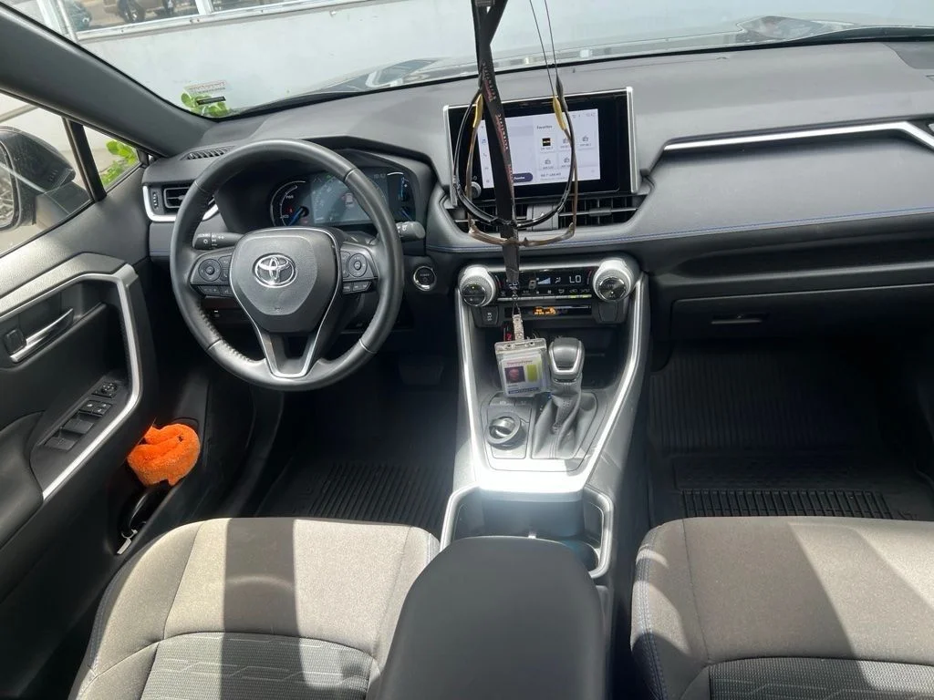 Used 2025  Toyota SE image 5