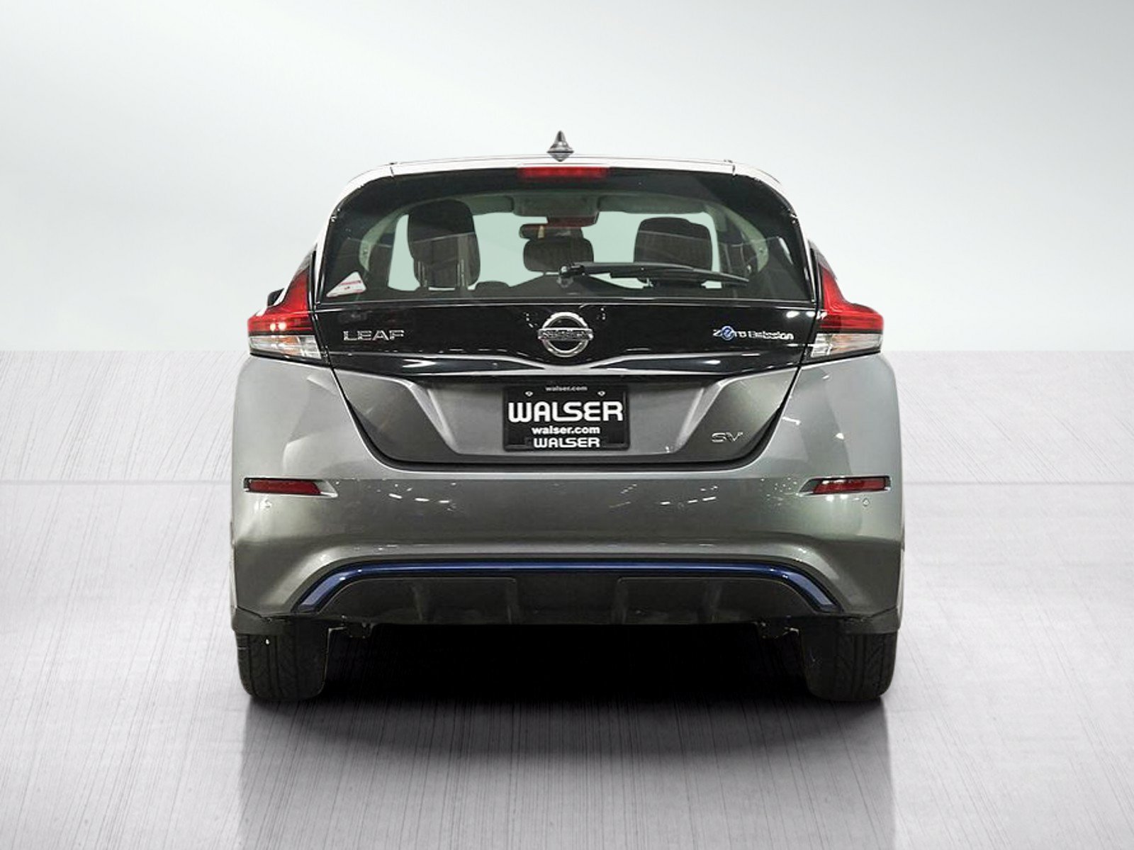 Used 2020 Gun Metallic Nissan SV Hatchback image 5
